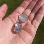 Aqua Aura trommelstenen – curated crystal by Marga Jacobs | rust, symboliek en intuïtieve zelfzorg