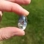 Aqua Aura trommelstenen – curated crystal by Marga Jacobs | rust, symboliek en intuïtieve zelfzorg