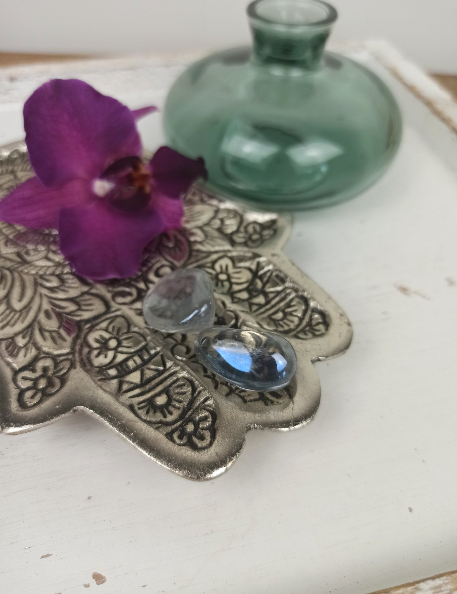 Aqua Aura trommelstenen – curated crystal by Marga Jacobs | rust, symboliek en intuïtieve zelfzorg