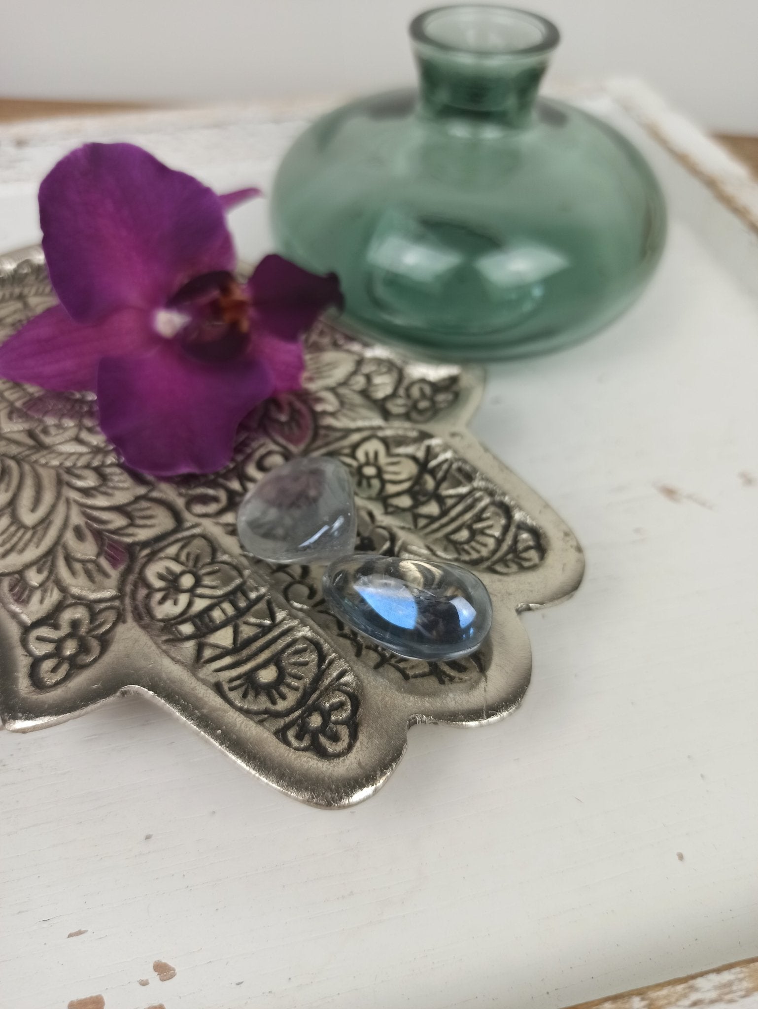 Aqua Aura trommelstenen – curated crystal by Marga Jacobs | rust, symboliek en intuïtieve zelfzorg