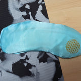 Aquamarijn Yoga Gems Meditatie Oogkussen – curated crystal by Marga Jacobs | rust, symboliek en intuïtieve zelfzorg