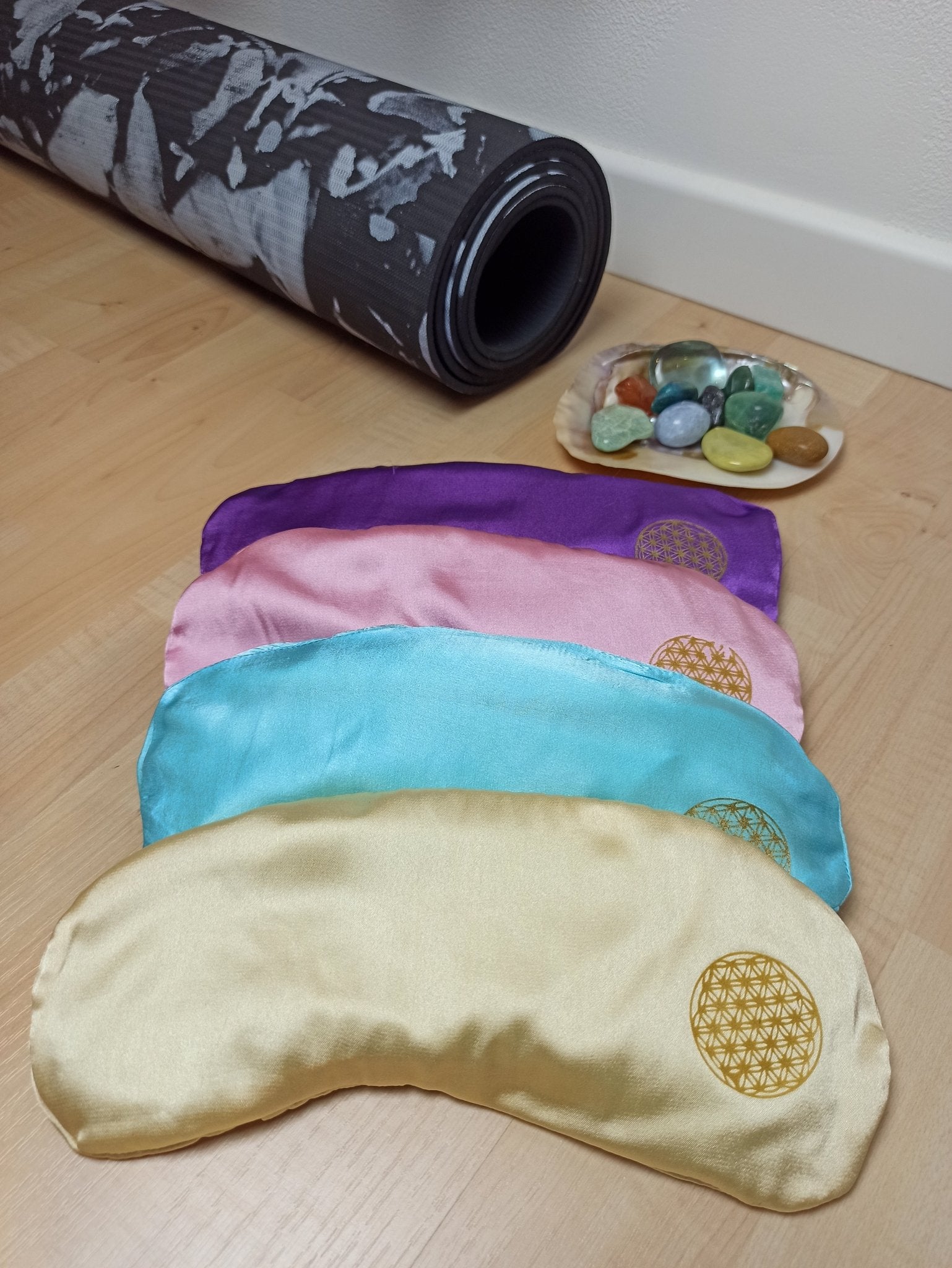 Aquamarijn Yoga Gems Meditatie Oogkussen – curated crystal by Marga Jacobs | rust, symboliek en intuïtieve zelfzorg