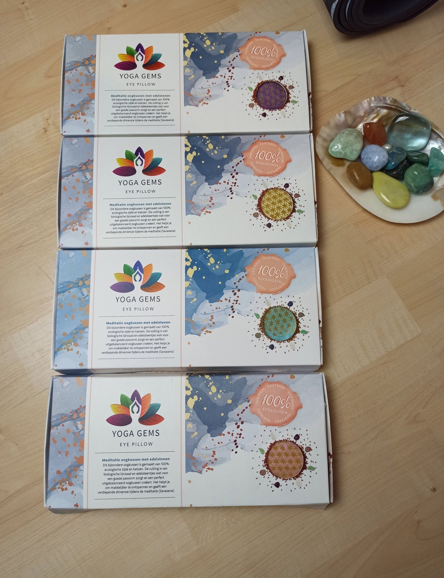Aquamarijn Yoga Gems Meditatie Oogkussen – curated crystal by Marga Jacobs | rust, symboliek en intuïtieve zelfzorg