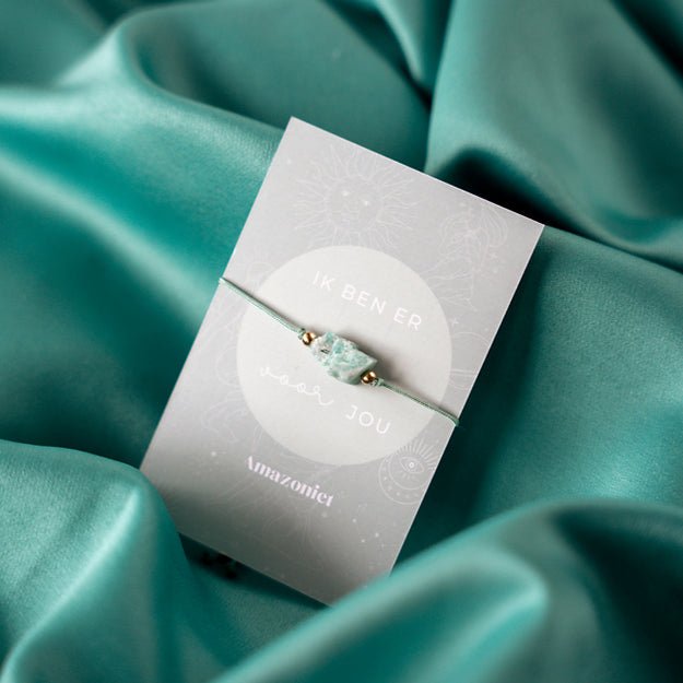 Armbanden reminder ~ Uchu Reminders – curated crystal by Marga Jacobs | rust, symboliek en intuïtieve zelfzorg