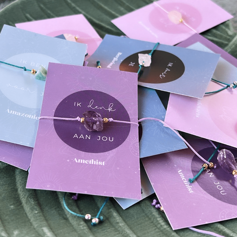 Armbanden reminder ~ Uchu Reminders – curated crystal by Marga Jacobs | rust, symboliek en intuïtieve zelfzorg