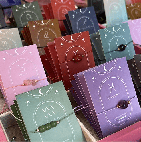 Armbanden sterrenbeeld ~ Uchu Reminders – curated crystal by Marga Jacobs | rust, symboliek en intuïtieve zelfzorg