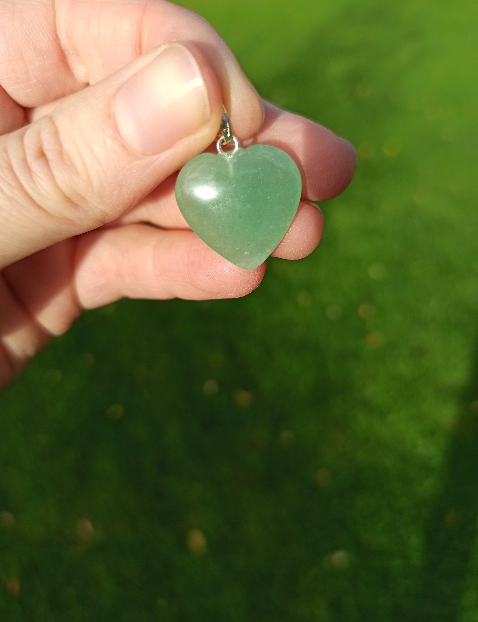 Aventurijn edelsteen hanger hart | 20 mm – curated crystal by Marga Jacobs | rust, symboliek en intuïtieve zelfzorg