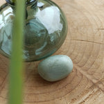 Aventurijn trommelstenen – curated crystal by Marga Jacobs | rust, symboliek en intuïtieve zelfzorg