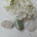 Azeztuliet trommelstenen – curated crystal by Marga Jacobs | rust, symboliek en intuïtieve zelfzorg