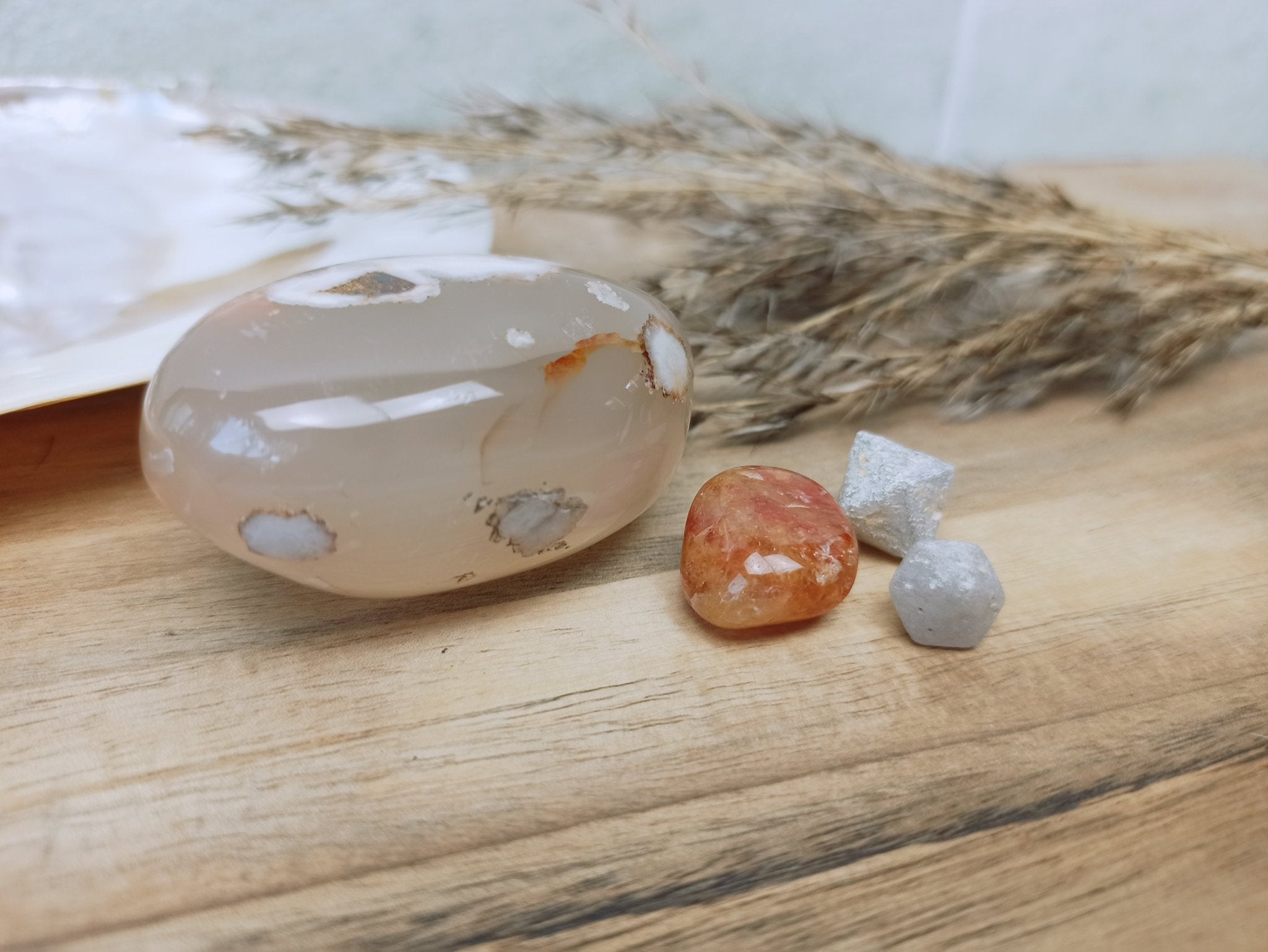 Balans vinden emotioneel edelstenensetje – curated crystal by Marga Jacobs | rust, symboliek en intuïtieve zelfzorg