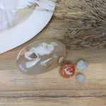 Balans vinden emotioneel edelstenensetje – curated crystal by Marga Jacobs | rust, symboliek en intuïtieve zelfzorg