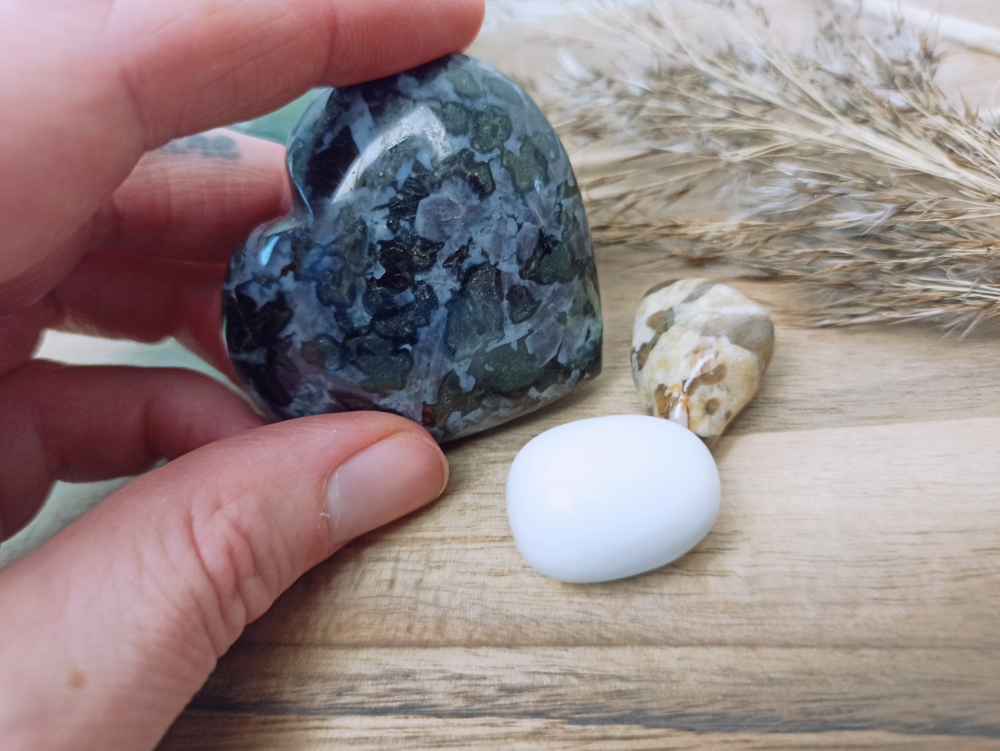 Balans voor gevoelige kinderen edelstenensetje – curated crystal by Marga Jacobs | rust, symboliek en intuïtieve zelfzorg