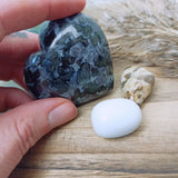 Balans voor gevoelige kinderen edelstenensetje – curated crystal by Marga Jacobs | rust, symboliek en intuïtieve zelfzorg