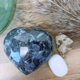 Balans voor gevoelige kinderen edelstenensetje – curated crystal by Marga Jacobs | rust, symboliek en intuïtieve zelfzorg