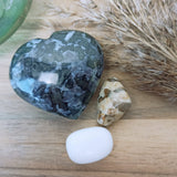 Balans voor gevoelige kinderen edelstenensetje – curated crystal by Marga Jacobs | rust, symboliek en intuïtieve zelfzorg