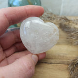 Bergkristal hart | 4,5 cm – curated crystal by Marga Jacobs | rust, symboliek en intuïtieve zelfzorg