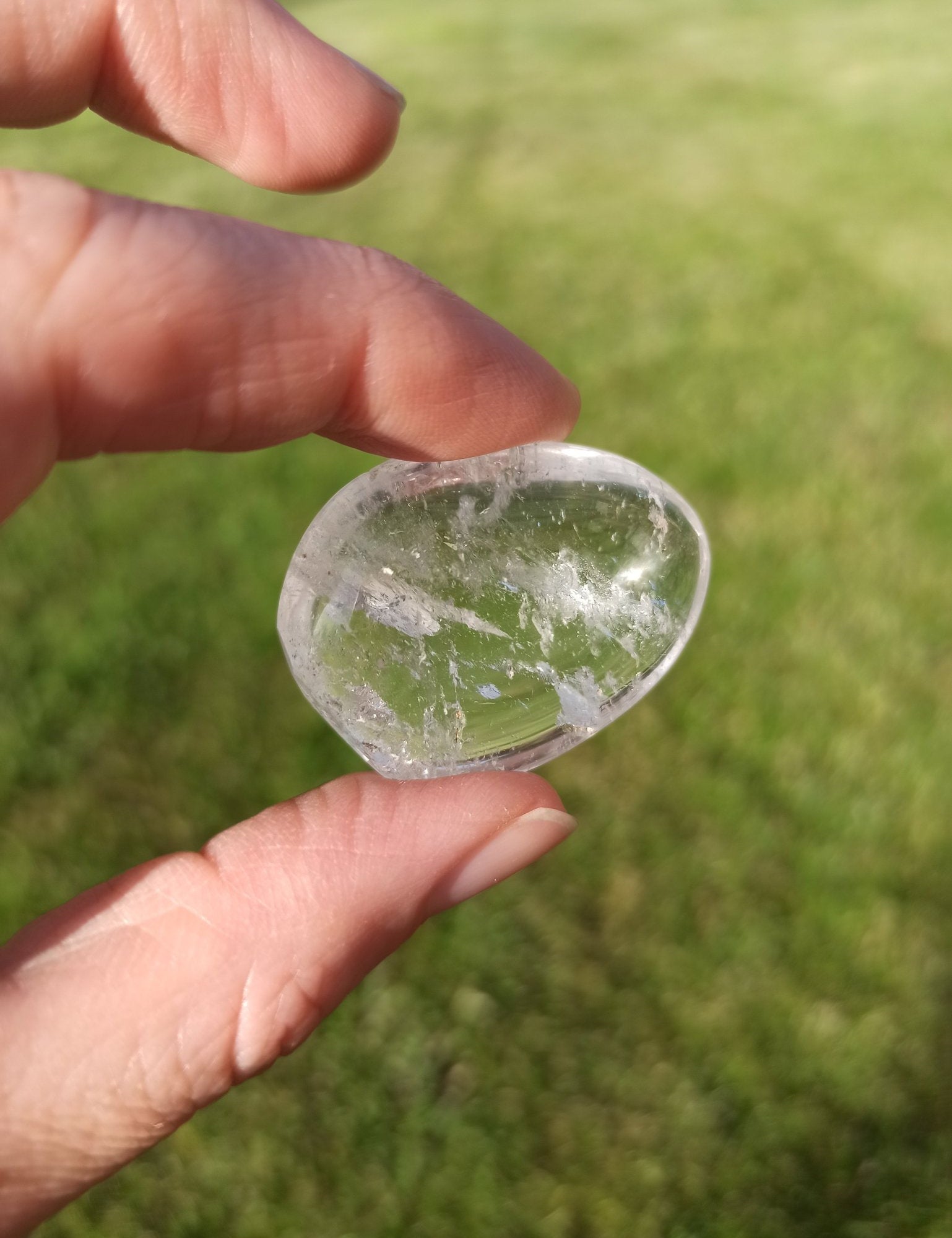 Bergkristal trommelstenen – curated crystal by Marga Jacobs | rust, symboliek en intuïtieve zelfzorg
