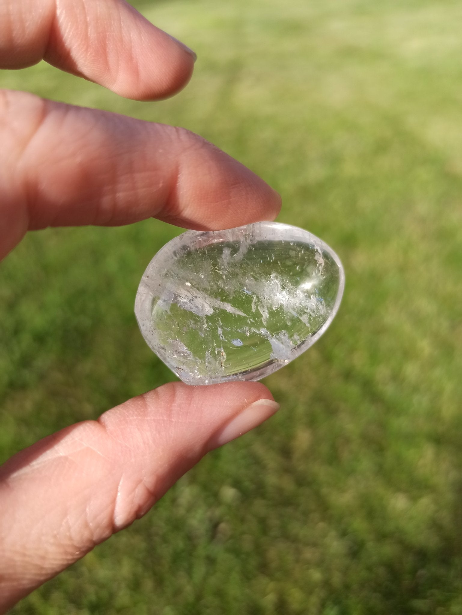Bergkristal trommelstenen – curated crystal by Marga Jacobs | rust, symboliek en intuïtieve zelfzorg