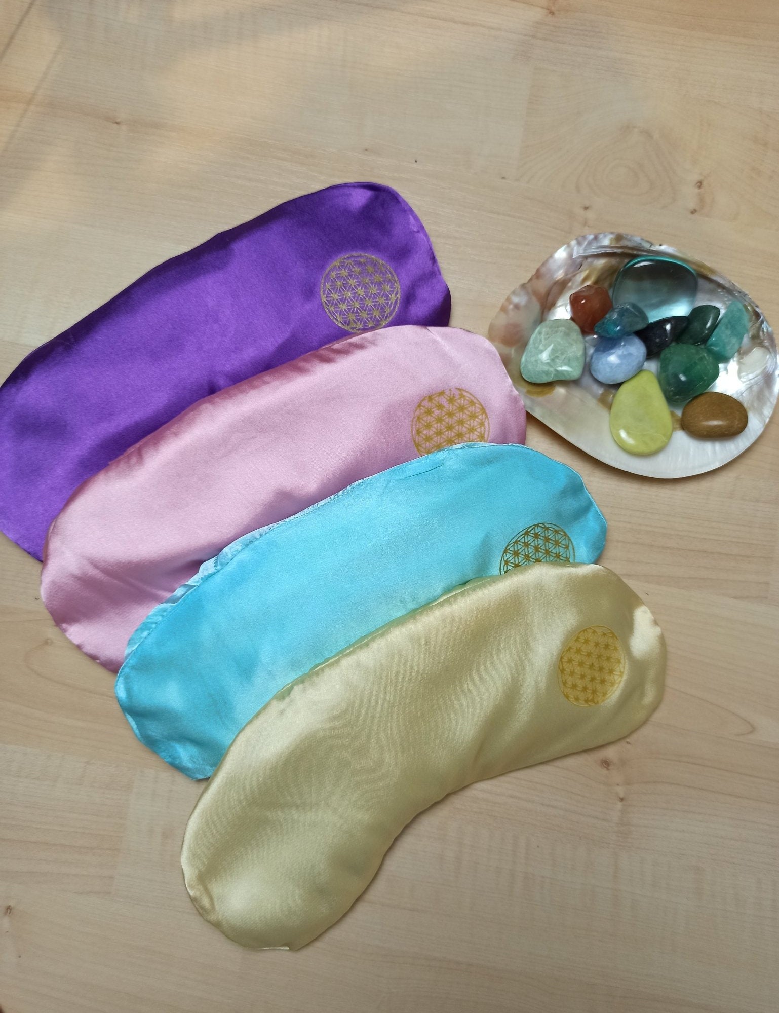 Bergkristal Yoga Gems Meditatie Oogkussen – curated crystal by Marga Jacobs | rust, symboliek en intuïtieve zelfzorg