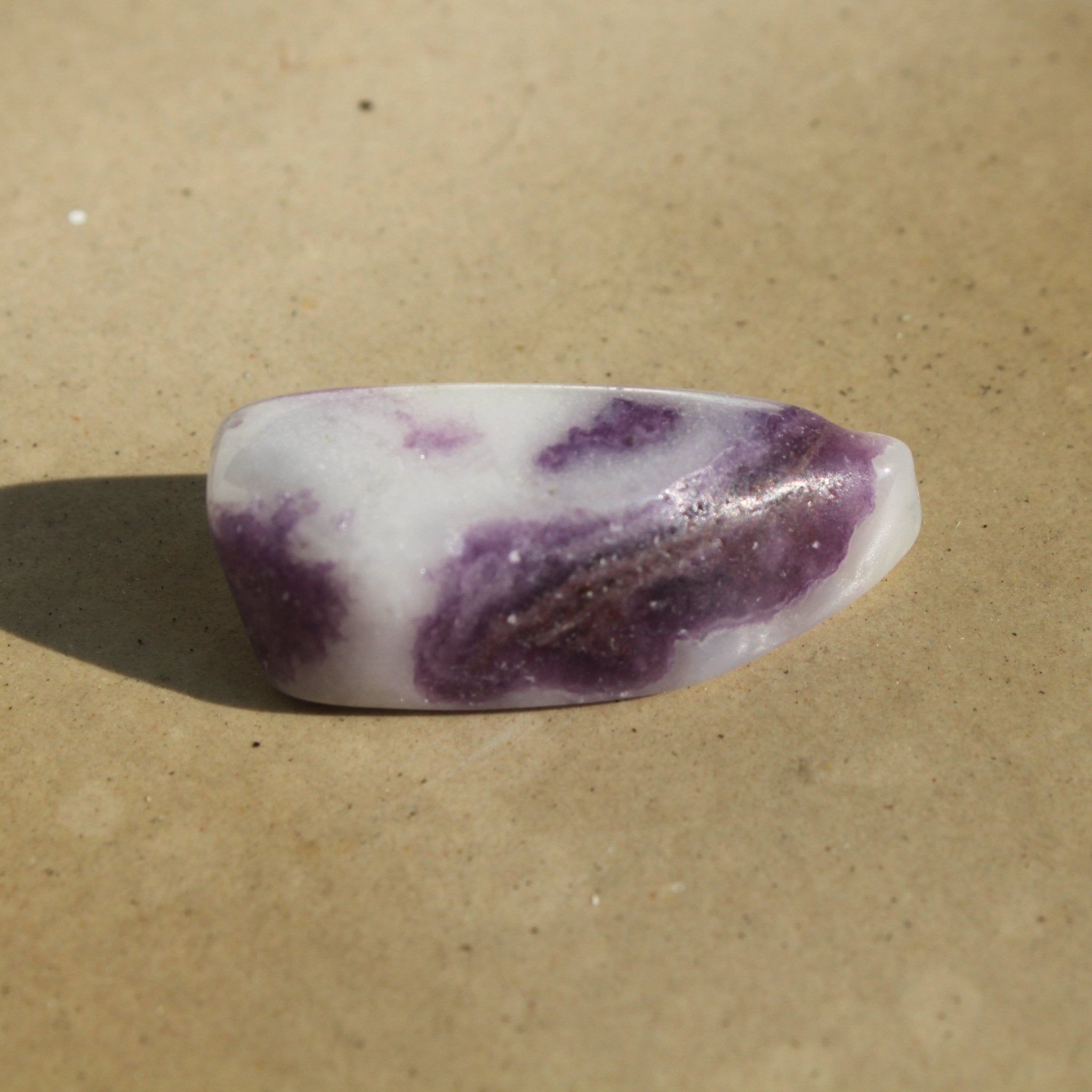 Bertandriet trommelstenen – curated crystal by Marga Jacobs | rust, symboliek en intuïtieve zelfzorg