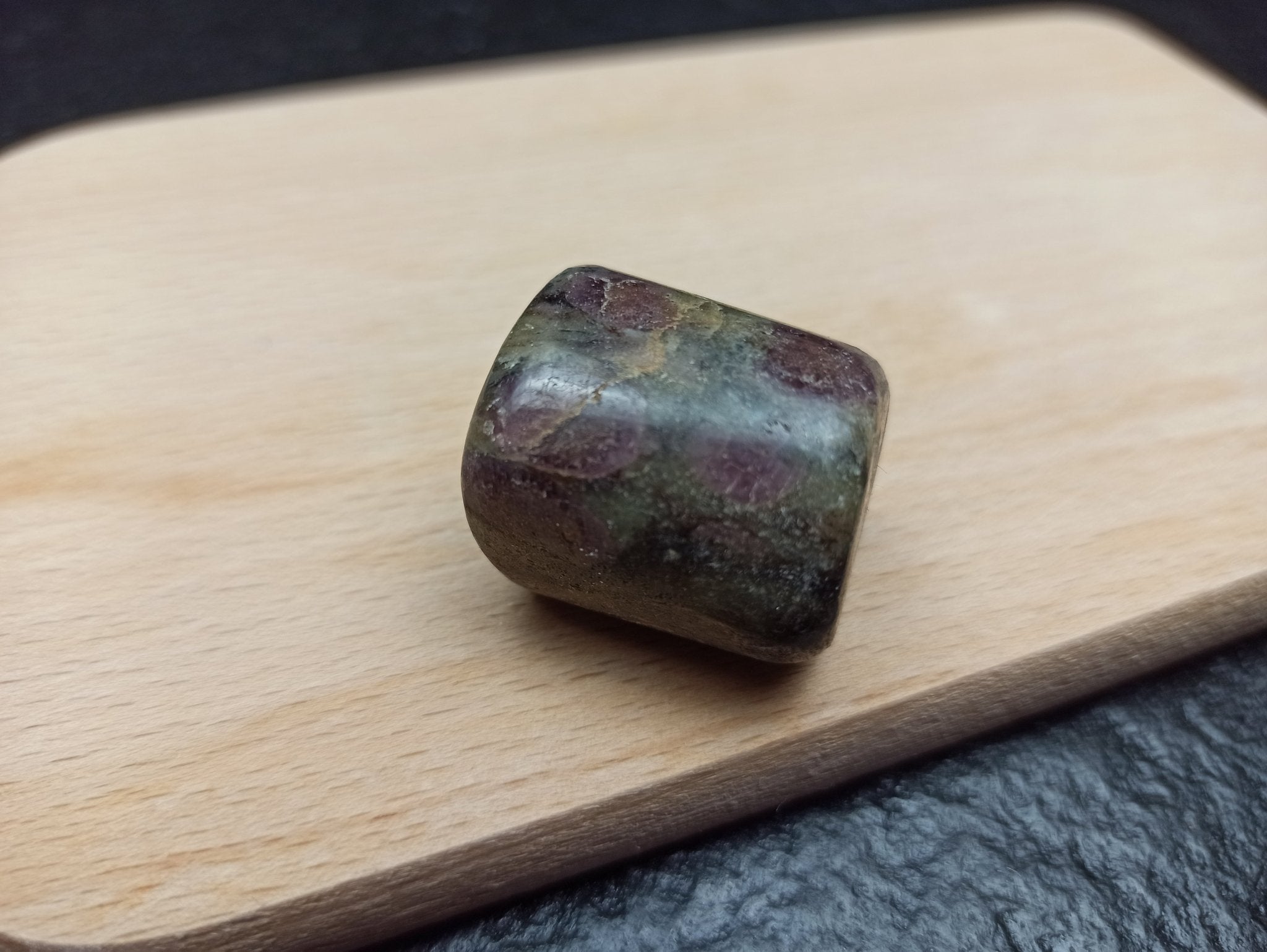 Bixbiet trommelstenen – curated crystal by Marga Jacobs | rust, symboliek en intuïtieve zelfzorg