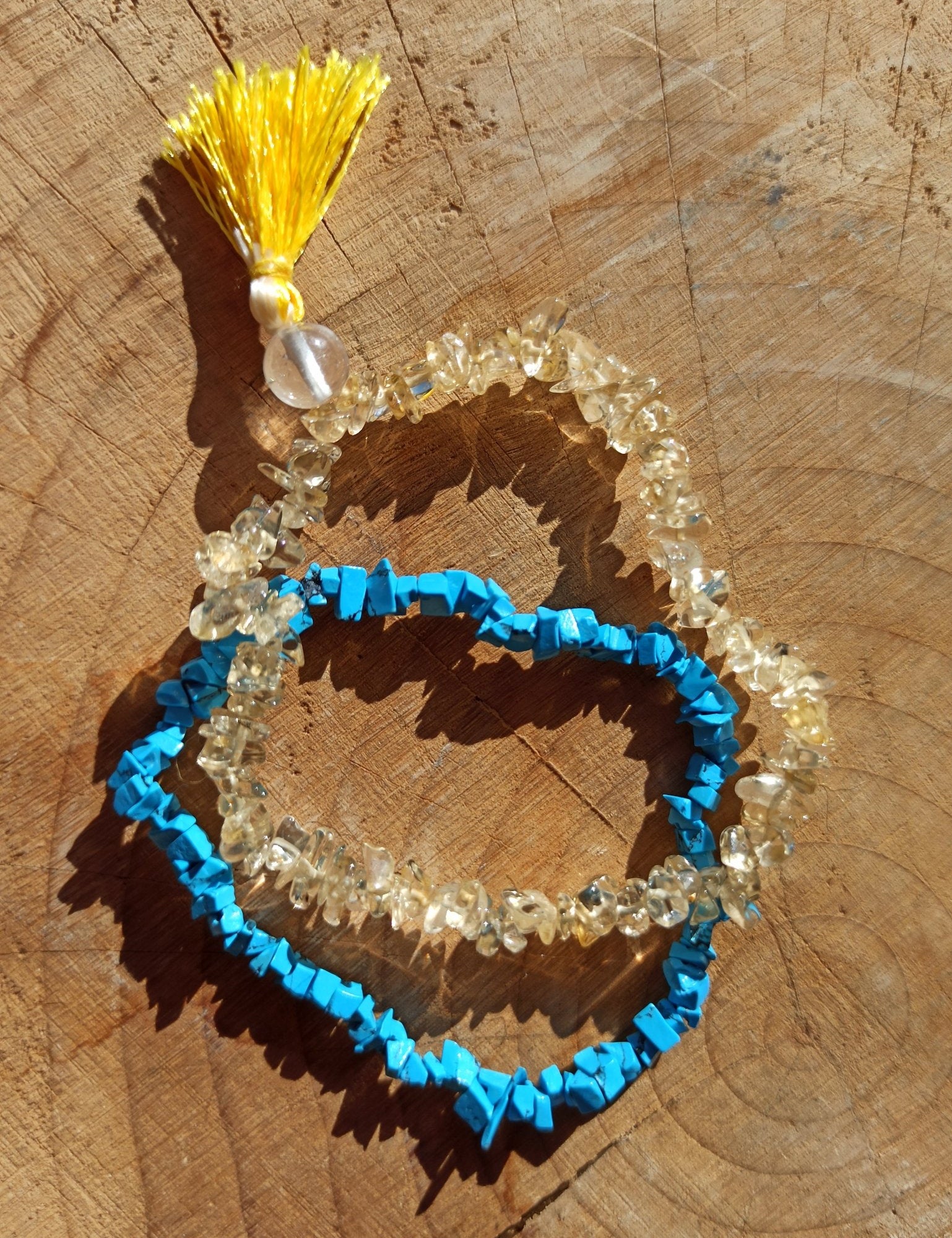 Blauwe howliet edelsteen armband split – curated crystal by Marga Jacobs | rust, symboliek en intuïtieve zelfzorg