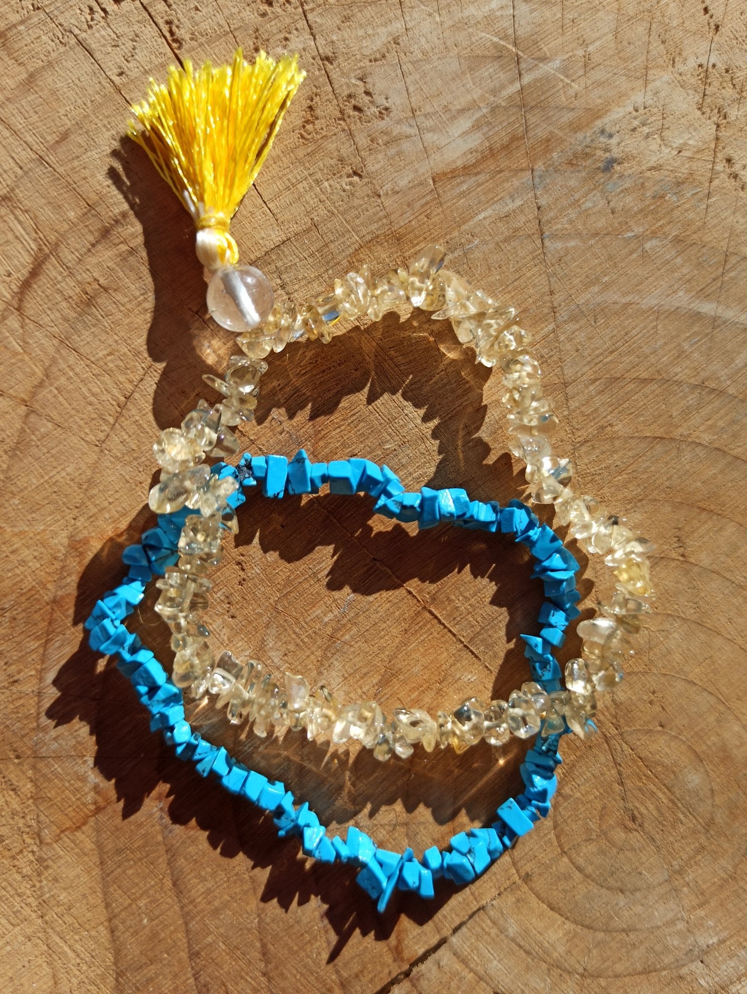 Blauwe howliet edelsteen armband split – curated crystal by Marga Jacobs | rust, symboliek en intuïtieve zelfzorg