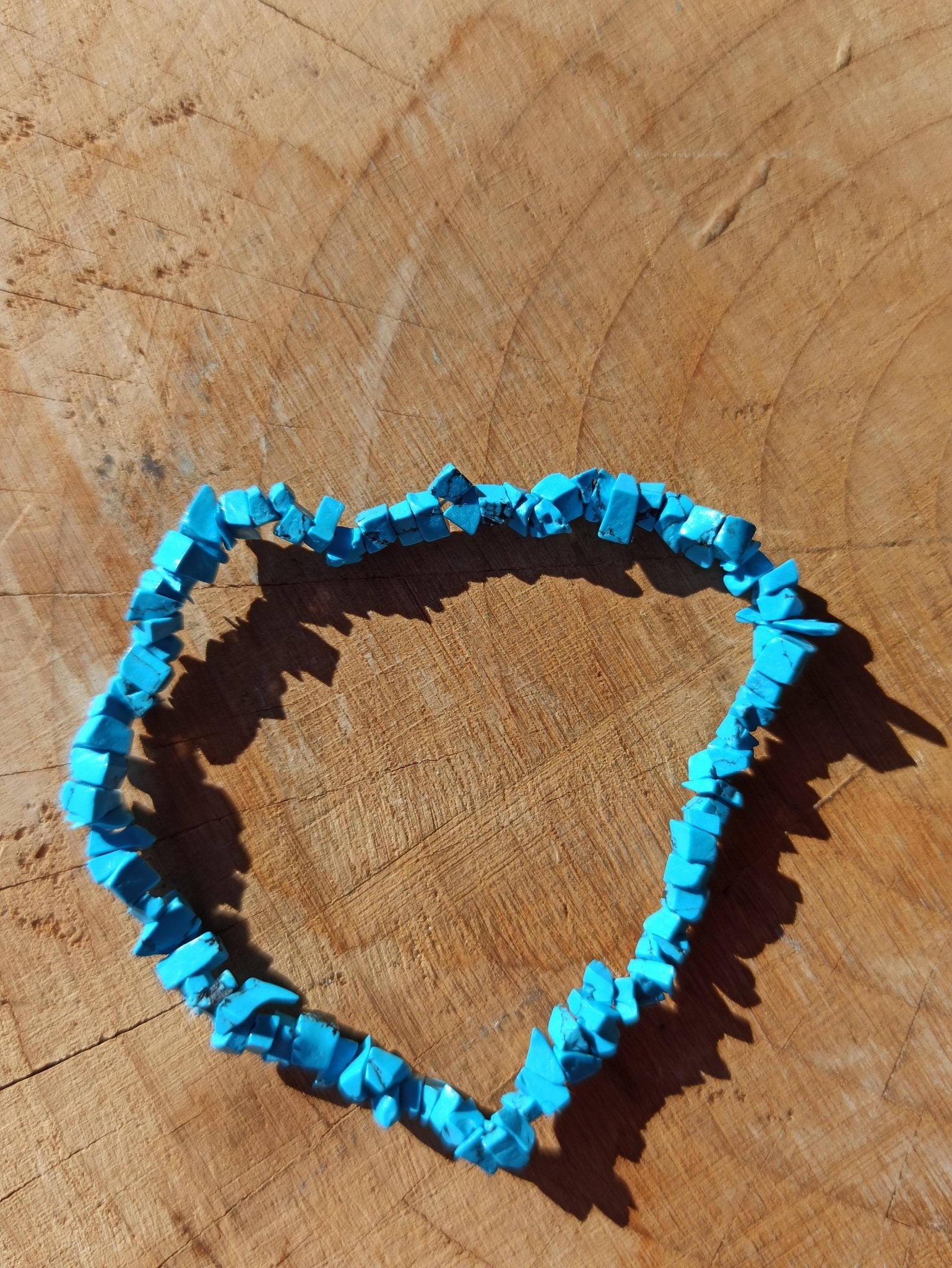 Blauwe howliet edelsteen armband split – curated crystal by Marga Jacobs | rust, symboliek en intuïtieve zelfzorg