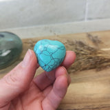 Blauwe Howliet hart | 3 cm – curated crystal by Marga Jacobs | rust, symboliek en intuïtieve zelfzorg