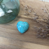 Blauwe Howliet hart | 3 cm – curated crystal by Marga Jacobs | rust, symboliek en intuïtieve zelfzorg