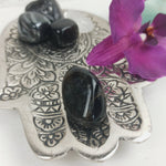 Blauwe toermalijn (indicoliet) trommelstenen – curated crystal by Marga Jacobs | rust, symboliek en intuïtieve zelfzorg