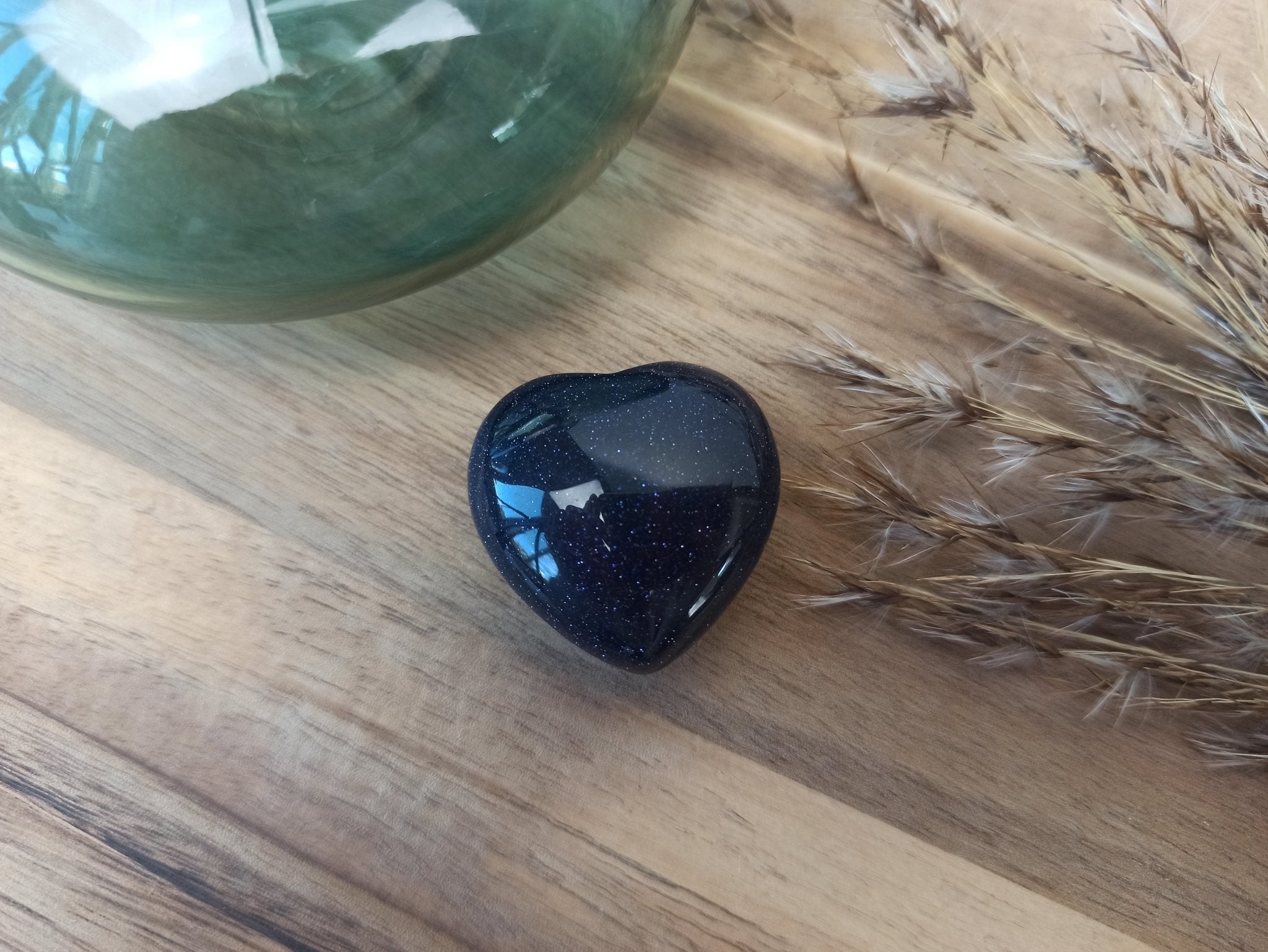 Blauwstroom hart | 3 cm – curated crystal by Marga Jacobs | rust, symboliek en intuïtieve zelfzorg