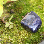 Blauwstroom trommelstenen – curated crystal by Marga Jacobs | rust, symboliek en intuïtieve zelfzorg