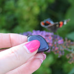 Blauwstroom trommelstenen – curated crystal by Marga Jacobs | rust, symboliek en intuïtieve zelfzorg