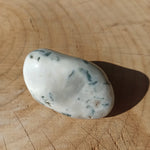 Boomagaat trommelstenen – curated crystal by Marga Jacobs | rust, symboliek en intuïtieve zelfzorg