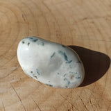 Boomagaat trommelstenen – curated crystal by Marga Jacobs | rust, symboliek en intuïtieve zelfzorg