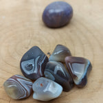 Botswana Agaat (grijs) trommelstenen – curated crystal by Marga Jacobs | rust, symboliek en intuïtieve zelfzorg