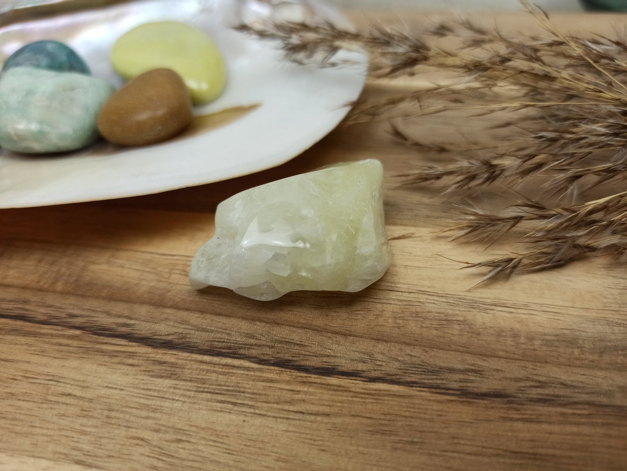 Brazilianiet trommelstenen – curated crystal by Marga Jacobs | rust, symboliek en intuïtieve zelfzorg