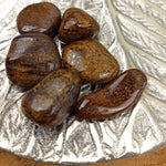 Bronziet trommelstenen – curated crystal by Marga Jacobs | rust, symboliek en intuïtieve zelfzorg