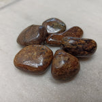 Bronziet trommelstenen – curated crystal by Marga Jacobs | rust, symboliek en intuïtieve zelfzorg