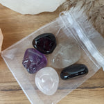 Burn - out edelstenensetje – curated crystal by Marga Jacobs | rust, symboliek en intuïtieve zelfzorg