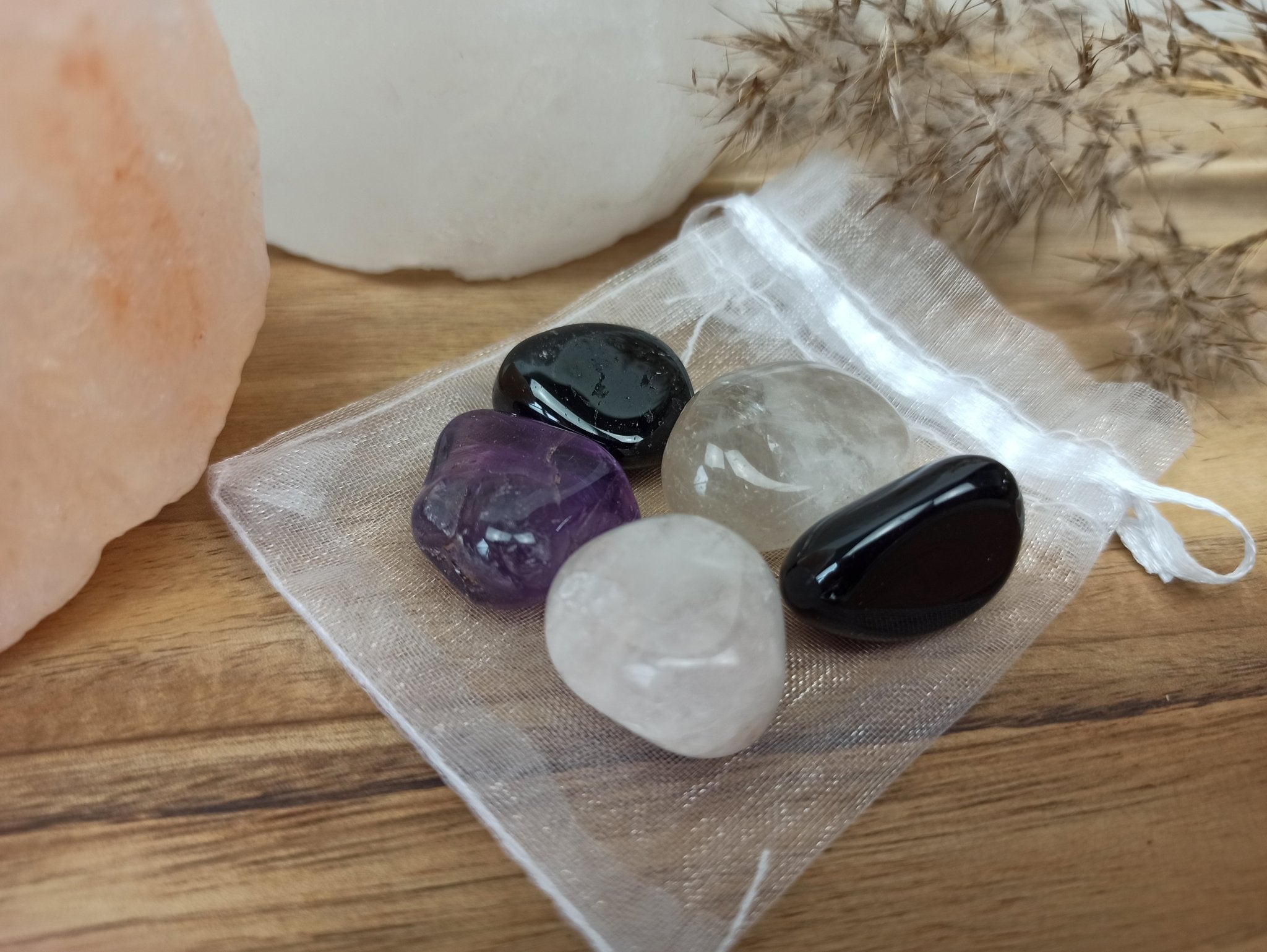 Burn - out edelstenensetje – curated crystal by Marga Jacobs | rust, symboliek en intuïtieve zelfzorg