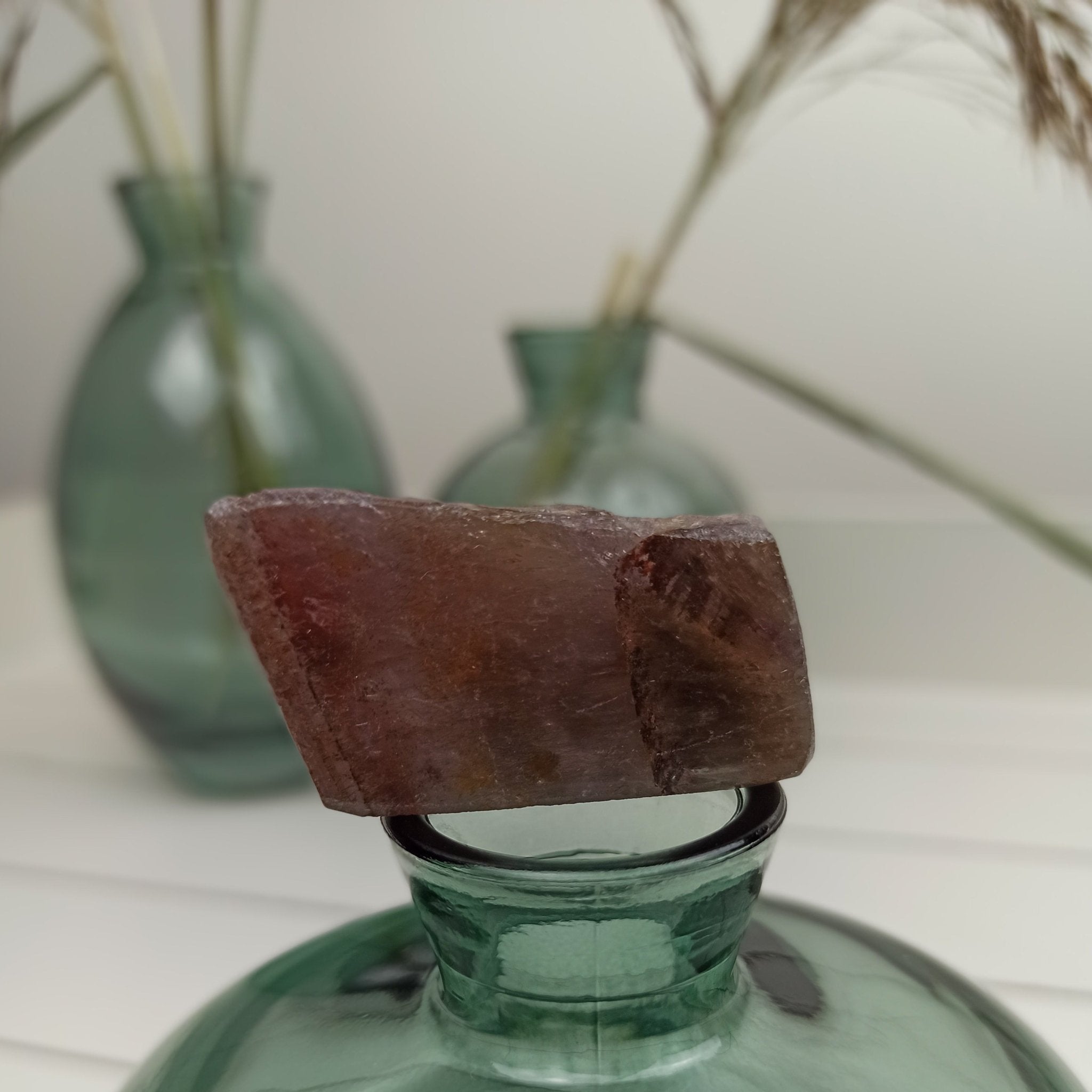 Cacoxeniet trommelstenen – curated crystal by Marga Jacobs | rust, symboliek en intuïtieve zelfzorg
