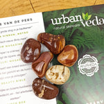 Cappuccino Jaspis trommelstenen – curated crystal by Marga Jacobs | rust, symboliek en intuïtieve zelfzorg