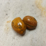 Caramel Jaspis trommelstenen – curated crystal by Marga Jacobs | rust, symboliek en intuïtieve zelfzorg