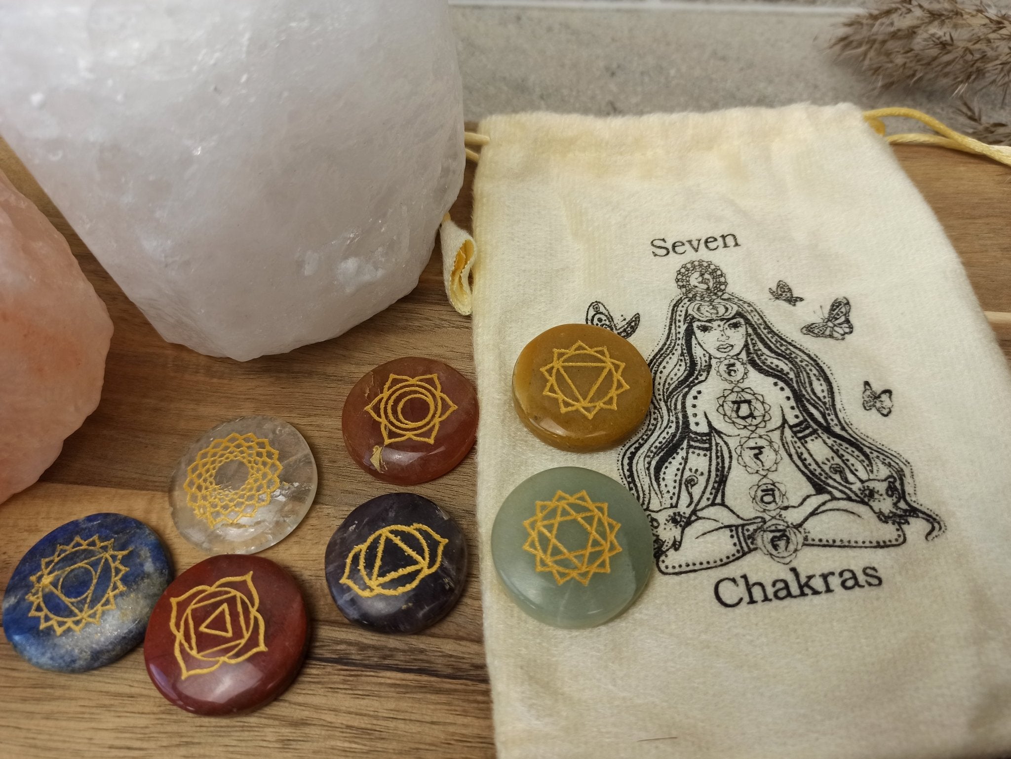 Chakra schijfstenen setje – curated crystal by Marga Jacobs | rust, symboliek en intuïtieve zelfzorg