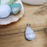 Chalcedoon edelsteen hanger druppel | 25 mm – curated crystal by Marga Jacobs | rust, symboliek en intuïtieve zelfzorg