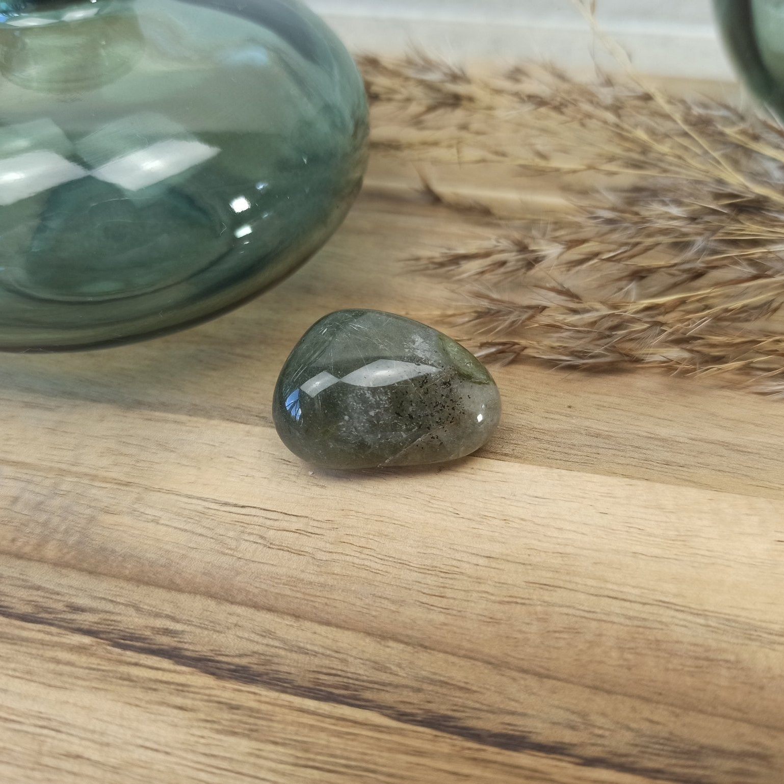 Chloriet trommelstenen – curated crystal by Marga Jacobs | rust, symboliek en intuïtieve zelfzorg