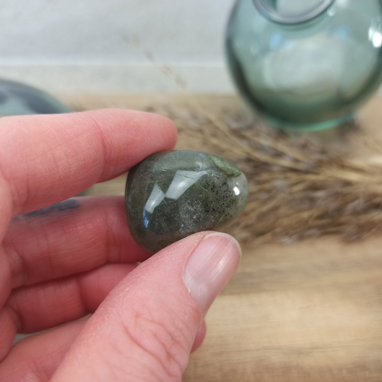 Chloriet trommelstenen – curated crystal by Marga Jacobs | rust, symboliek en intuïtieve zelfzorg