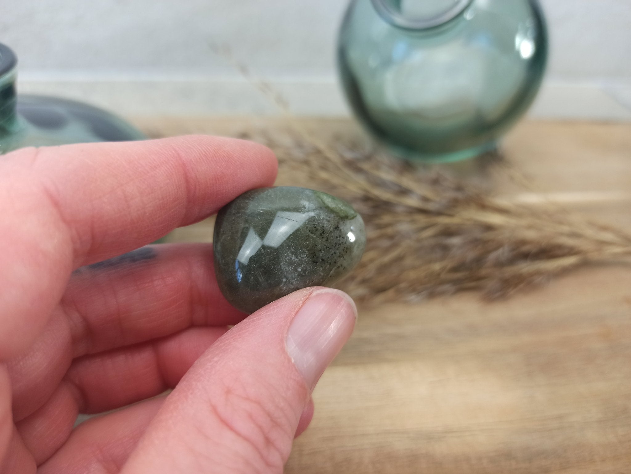 Chloriet trommelstenen – curated crystal by Marga Jacobs | rust, symboliek en intuïtieve zelfzorg